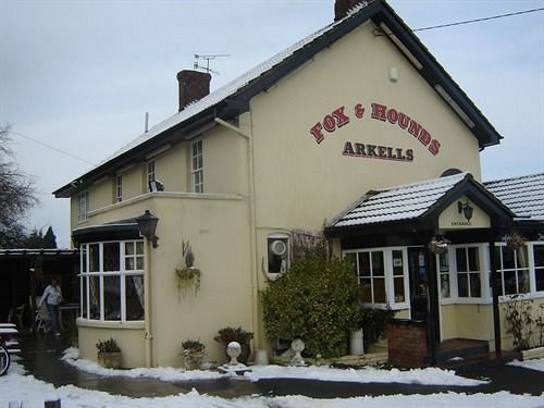 The Fox & Hounds 호텔 스윈던 외부 사진